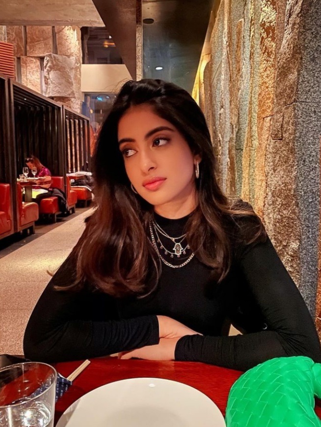 अमिताभ बच्चन की नातिन नव्या नवेली नंदा ने फिल्मों में डेब्यू करने की बात से किया इनकार