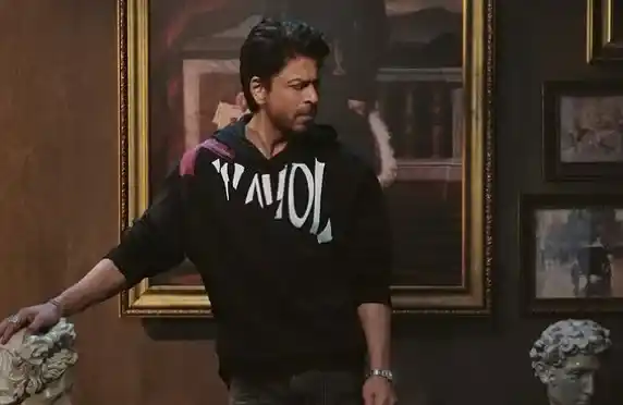 शाहरुख खान के जन्मदिन से पहले प्रार्थना करने वालों की भीड़ शाहरुख खान के जन्मदिन से पहले प्रार्थना करने वालों की भीड़