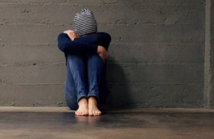 घर के बाहर सो रही मासूम बच्ची से दुष्कर्म-mp news bhind