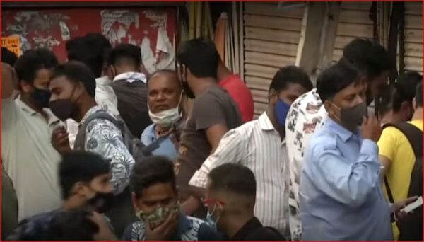 सार्वजनिक जगहों पर दोबारा मास्क पहनना अनिवार्य