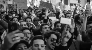 जयपुर पहुंचे सैकड़ों लोगों ने शहीद स्मारक पर धरना दिया