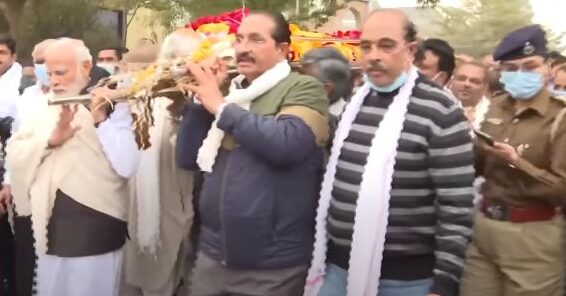 मां हीराबेन पंचतत्व में विलीन, प्रधानमंत्री नरेंद्र मोदी ने दी जानकारी मां हीराबेन पंचतत्व में विलीन, प्रधानमंत्री नरेंद्र मोदी ने दी जानकारी