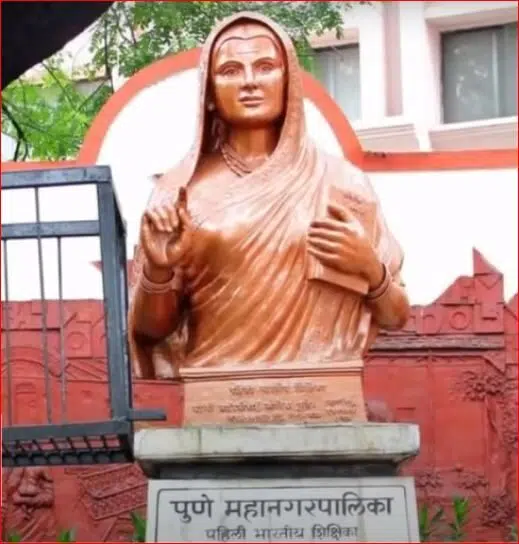 Savitribai phule jayanti ब्रिटिश शासन के दौरान जगाई शिक्षा की भावना